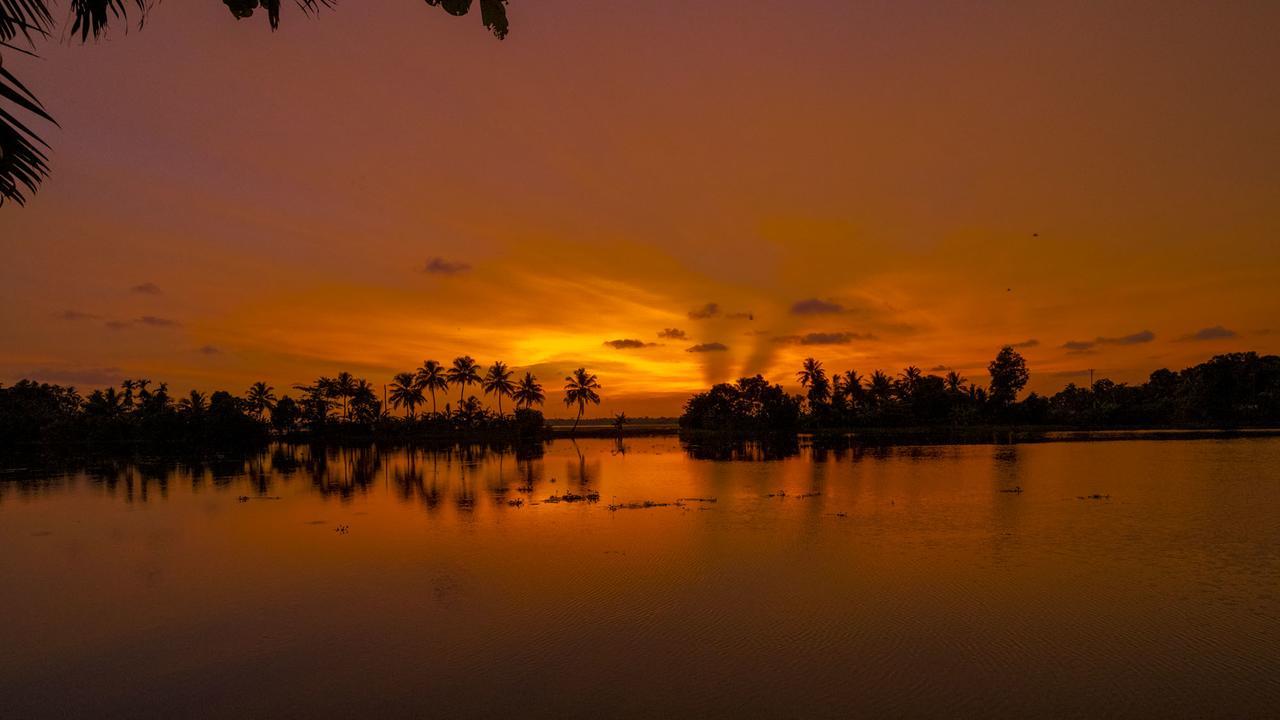 Warmth Lake Haven Alappuzha Luaran gambar