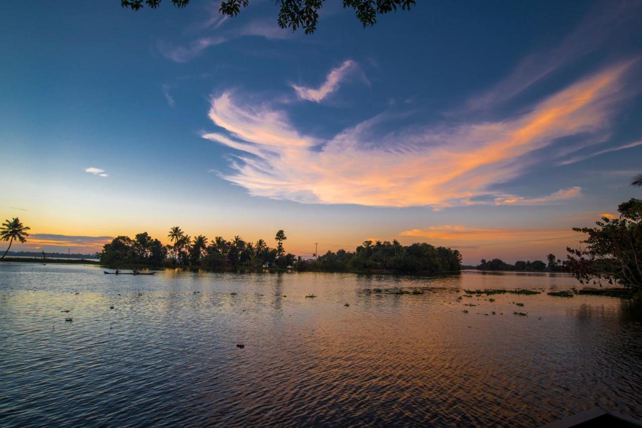 Warmth Lake Haven Alappuzha Luaran gambar