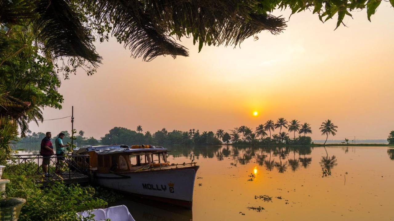 Warmth Lake Haven Alappuzha Luaran gambar